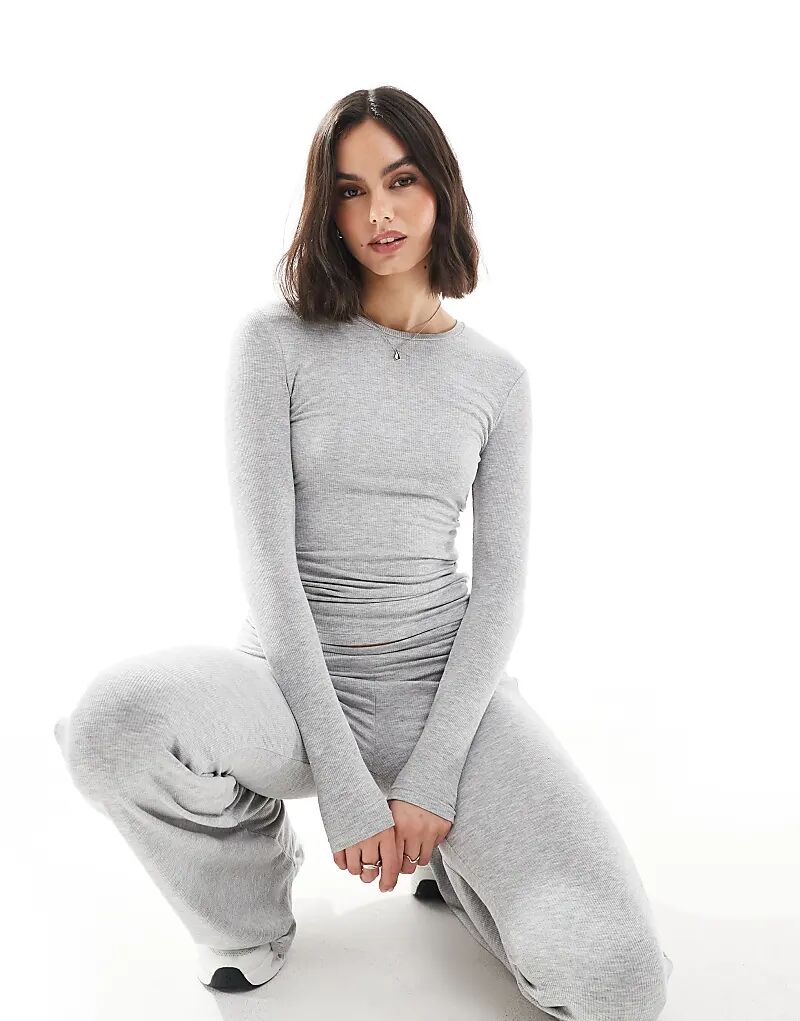 Топ с длинными рукавами серого цвета South Beach 
Топ с длинными рукавами серого цвета South Beach