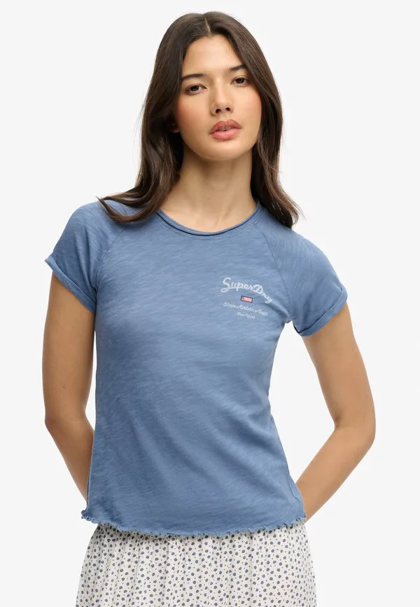 Спортивная футболка с графическим принтом в стиле «слаб» Superdry & Co, Tidal Blue, Синий, Спортивная футболка с графическим принтом в стиле «слаб» Superdry & Co, Tidal Blue
Спортивная футболка с графическим принтом в стиле «слаб» Superdry & Co, Tidal Blue, Синий, Спортивная футболка с графическим принтом в стиле «слаб» Superdry & Co, Tidal Blue