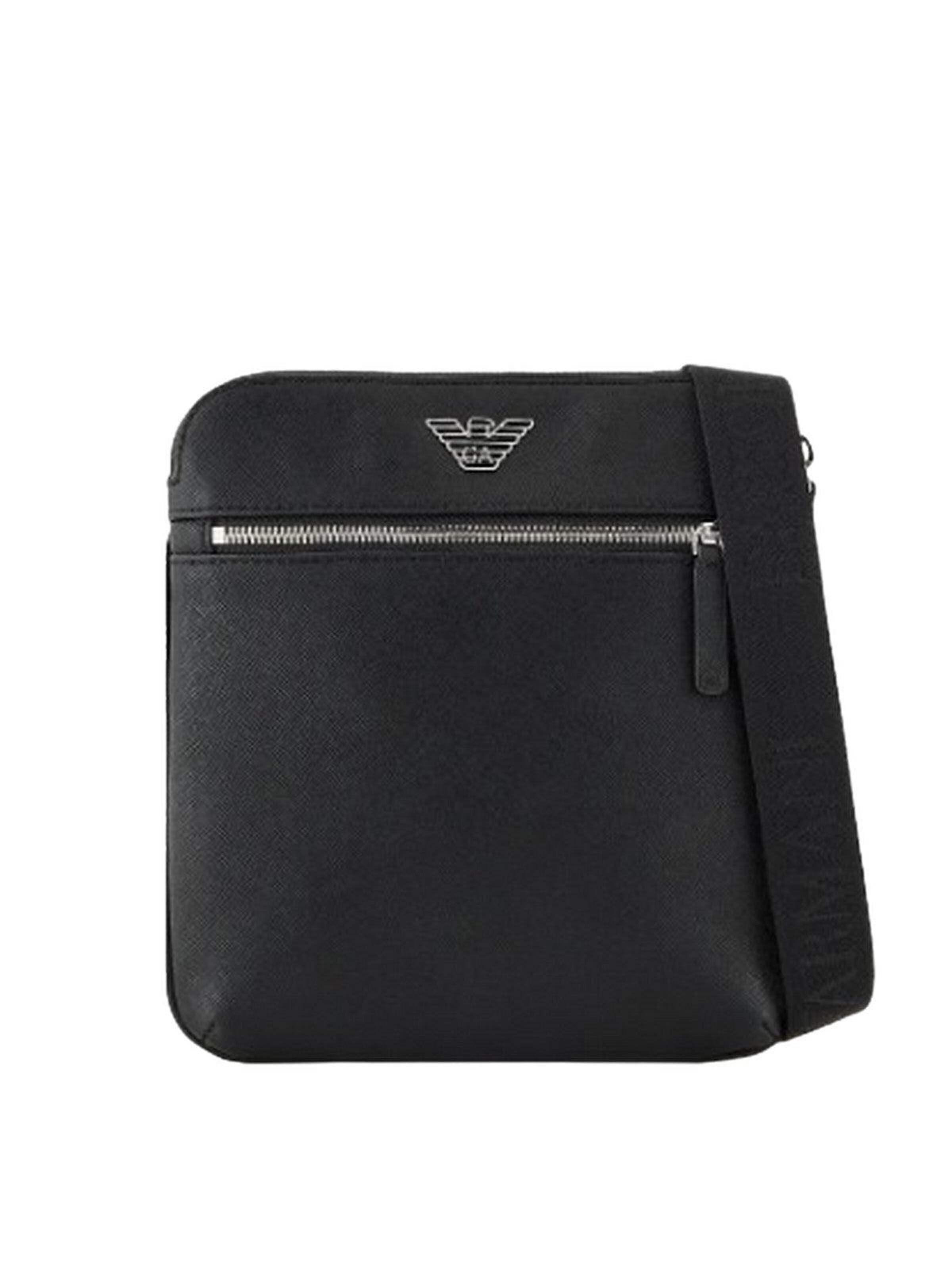 Emporio Armani Сумка через плечо в черном цвете
Emporio Armani Сумка через плечо в черном цвете