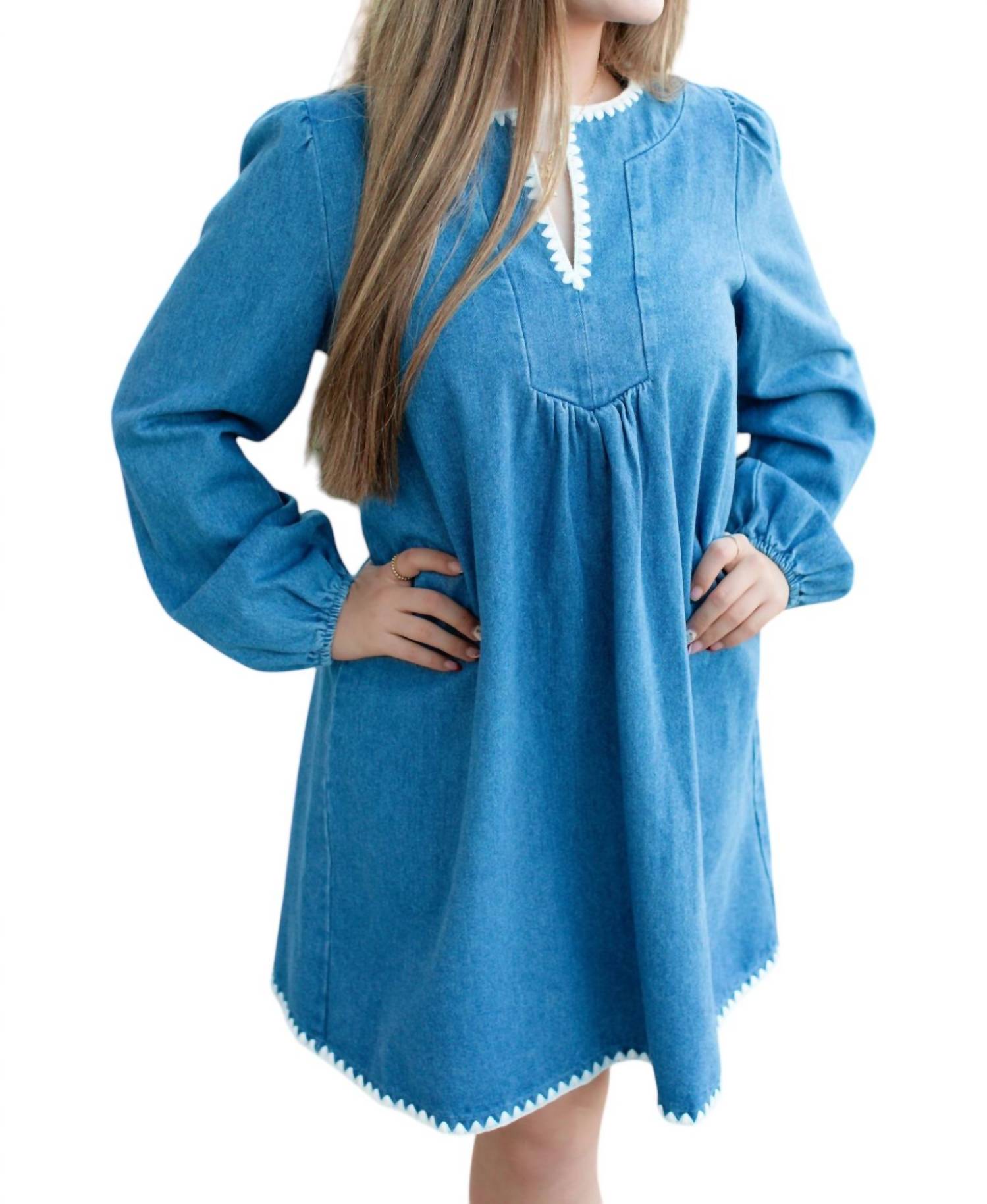 Мини-платье с контрастной строчкой в джинсово-синем цвете ABLE
Мини-платье с контрастной строчкой в джинсово-синем цвете ABLE