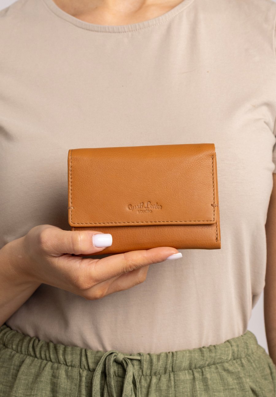 Кошелек Gusti Leder TESSA , Hellbraun/Light Brown
Кошелек Gusti Leder TESSA , Hellbraun/Light Brown