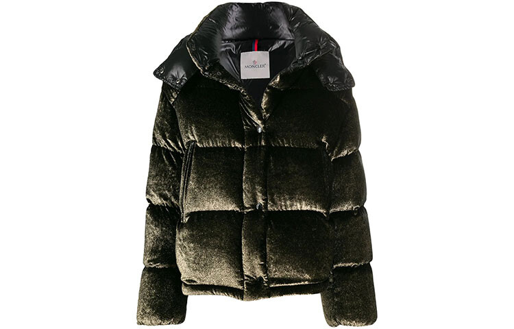 Пуховик женский зеленый Moncler
Пуховик женский зеленый Moncler