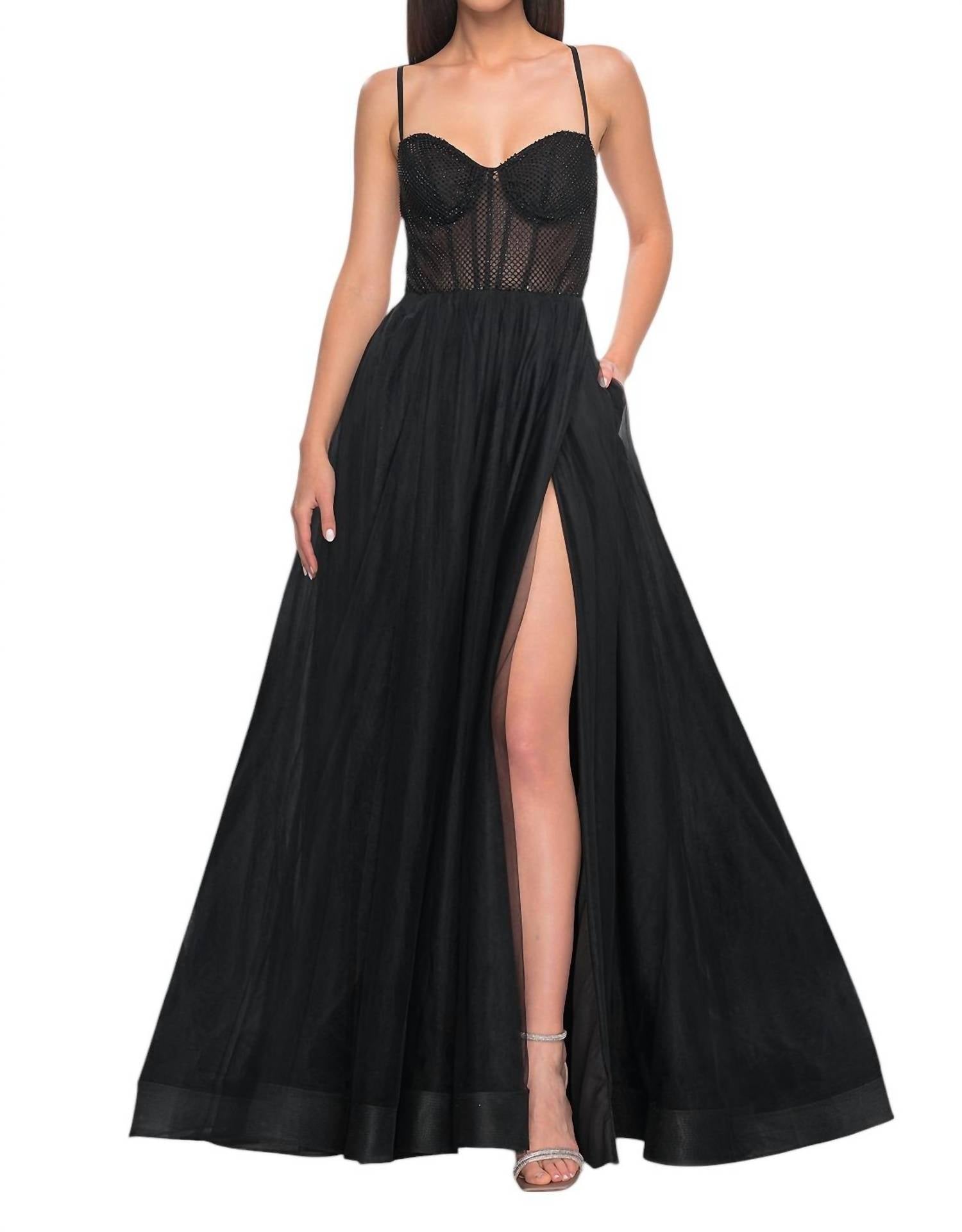 Иллюзорный корсет-бюстье топ для выпускного платье в черном цвете La Femme
Иллюзорный корсет-бюстье топ для выпускного платье в черном цвете La Femme