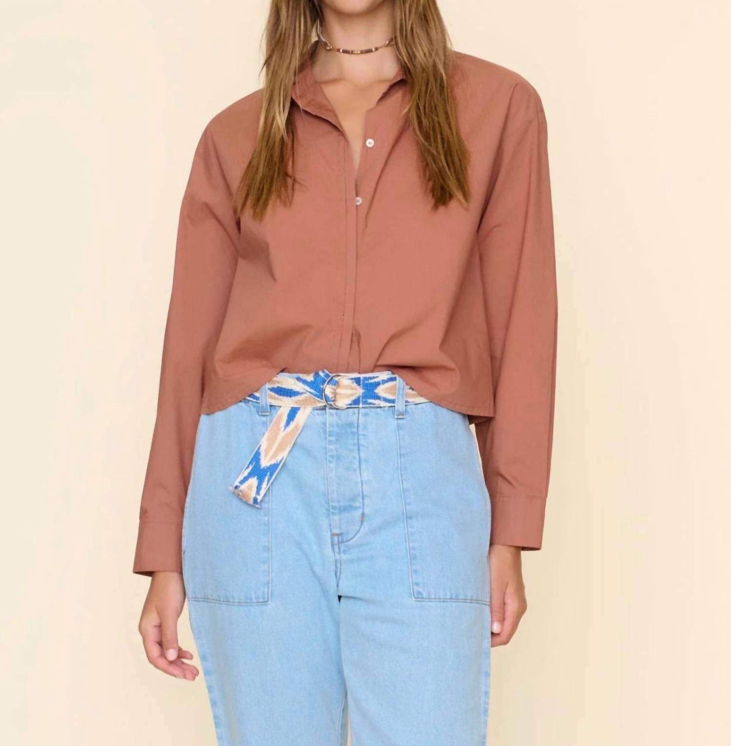 Рубашка Tristan в глиняно-коричневом цвете XIRENA
Рубашка Tristan в глиняно-коричневом цвете XIRENA