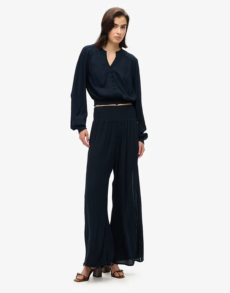 Блузка Superdry с длинными рукавами и кружевной отделкой, темно-синего цвета
Блузка Superdry с длинными рукавами и кружевной отделкой, темно-синего цвета