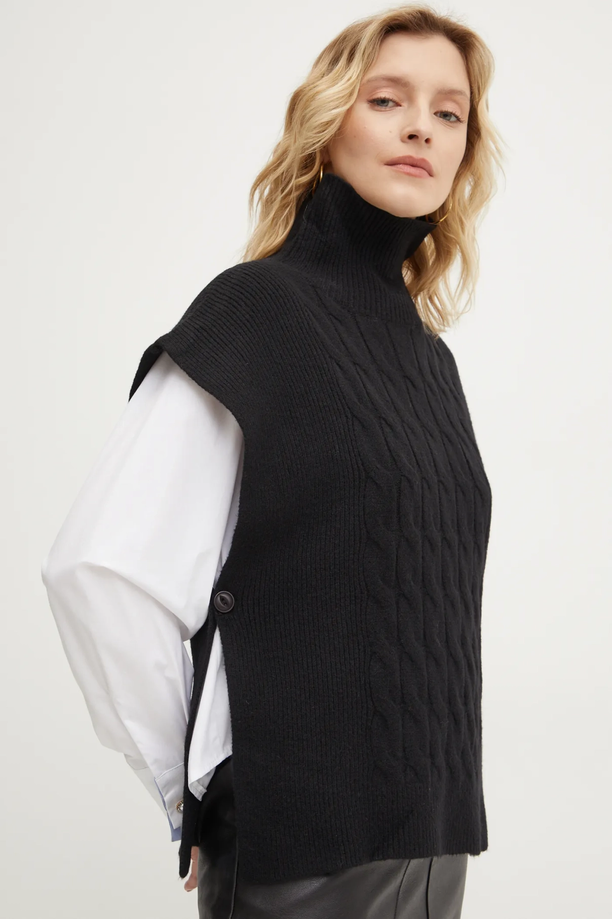 Шерстяной жилет Answear Lab, черный
Шерстяной жилет Answear Lab, черный