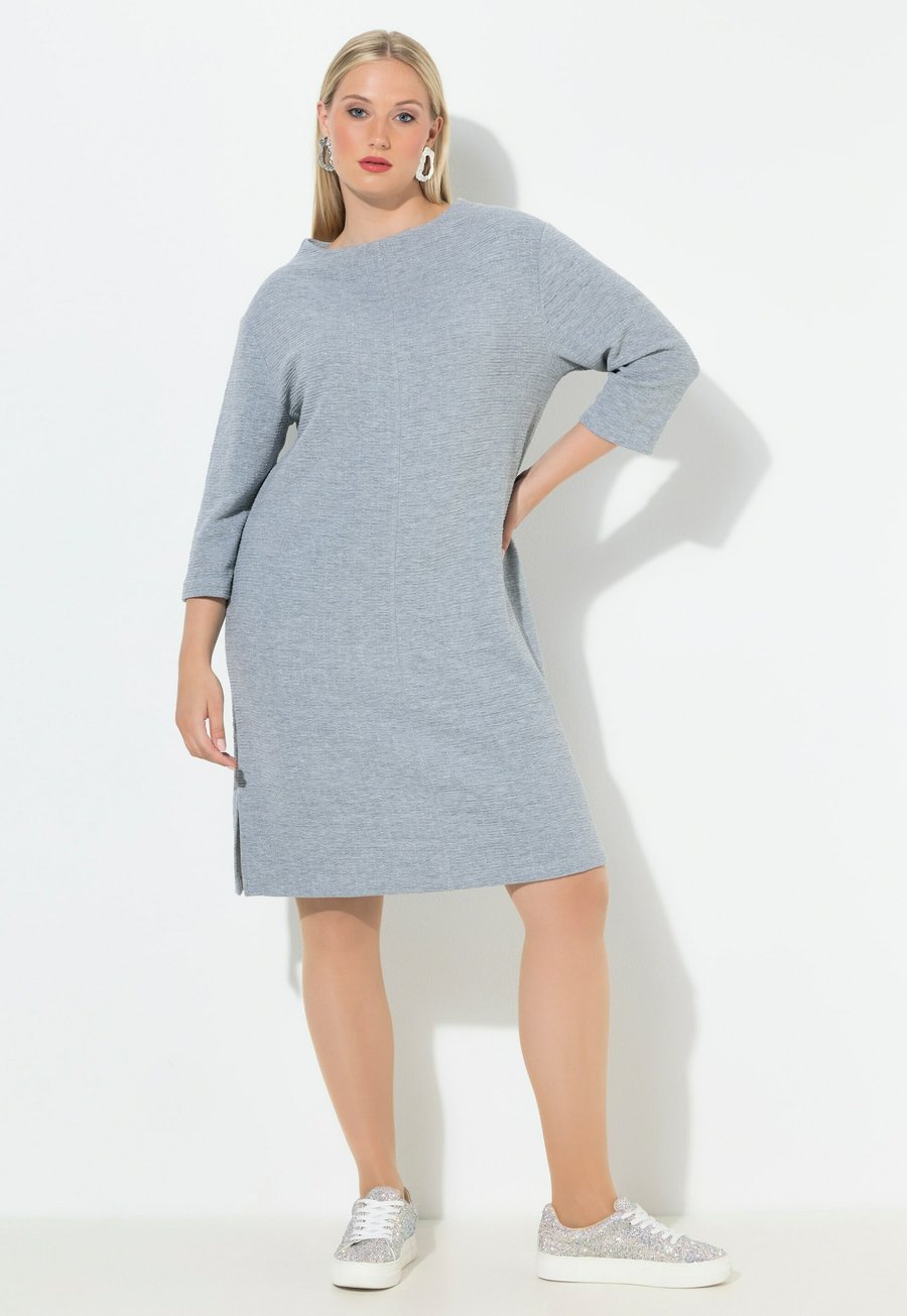 Платье Ulla Popken STRUKTUR U-BOOT-AUSSCHNITT 3/4-ARM, Silver Melange/Silver-Coloured
Платье Ulla Popken STRUKTUR U-BOOT-AUSSCHNITT 3/4-ARM, Silver Melange/Silver-Coloured