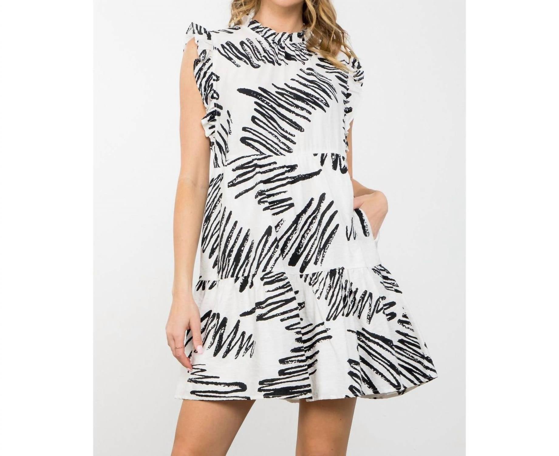 Платье с рукавами-крылышками белого цвета THML
Платье с рукавами-крылышками белого цвета THML