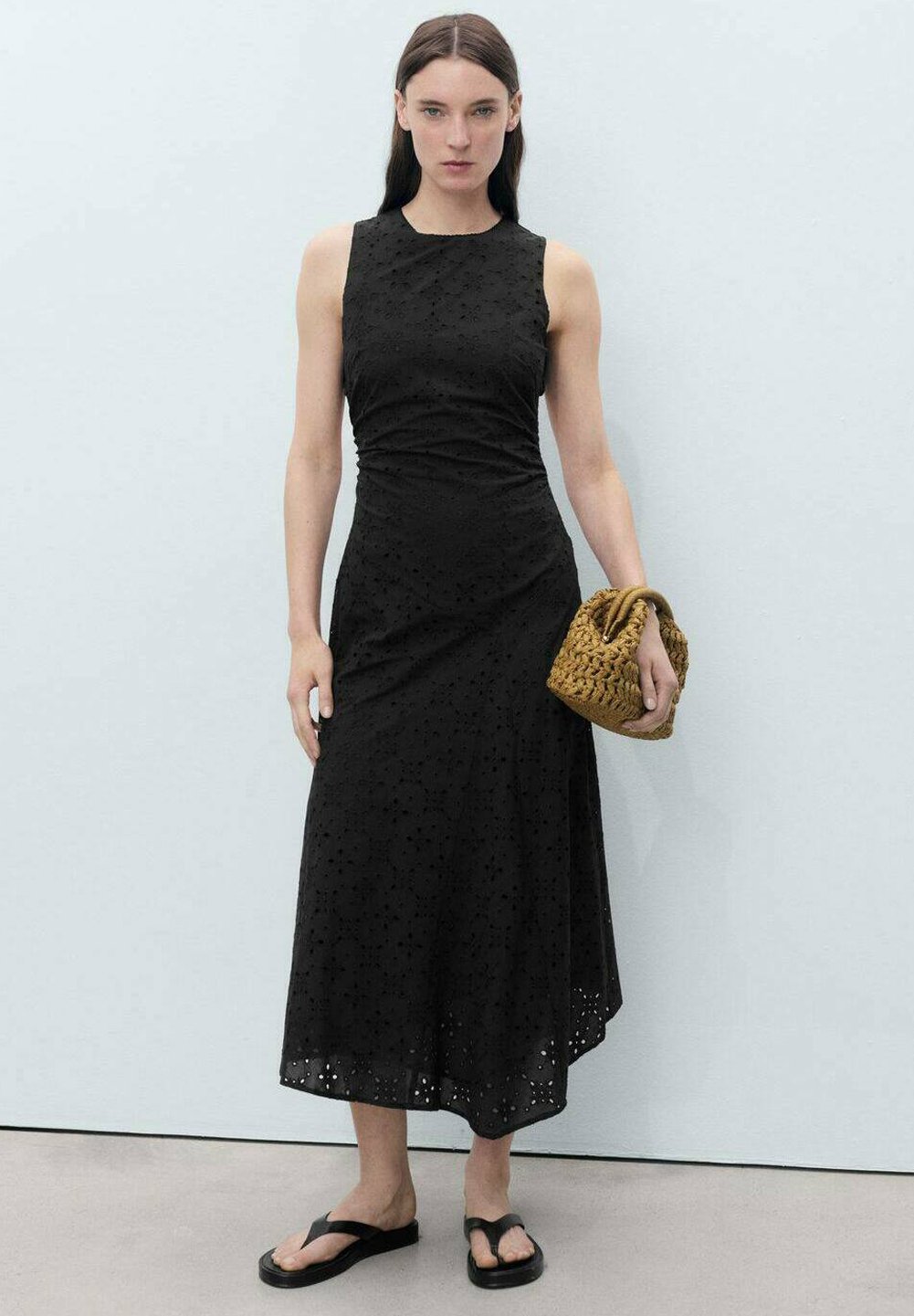 Повседневное платье PEACH Mango, черный
Повседневное платье PEACH Mango, черный