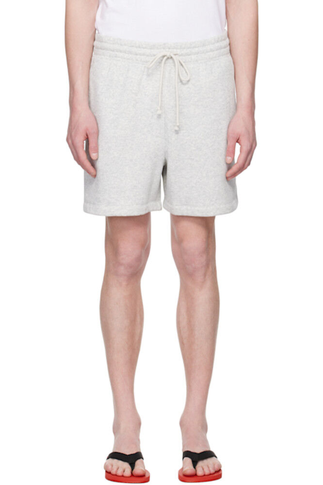 Свободные шорты из серого флиса для отдыха SKIMS
Свободные шорты из серого флиса для отдыха SKIMS