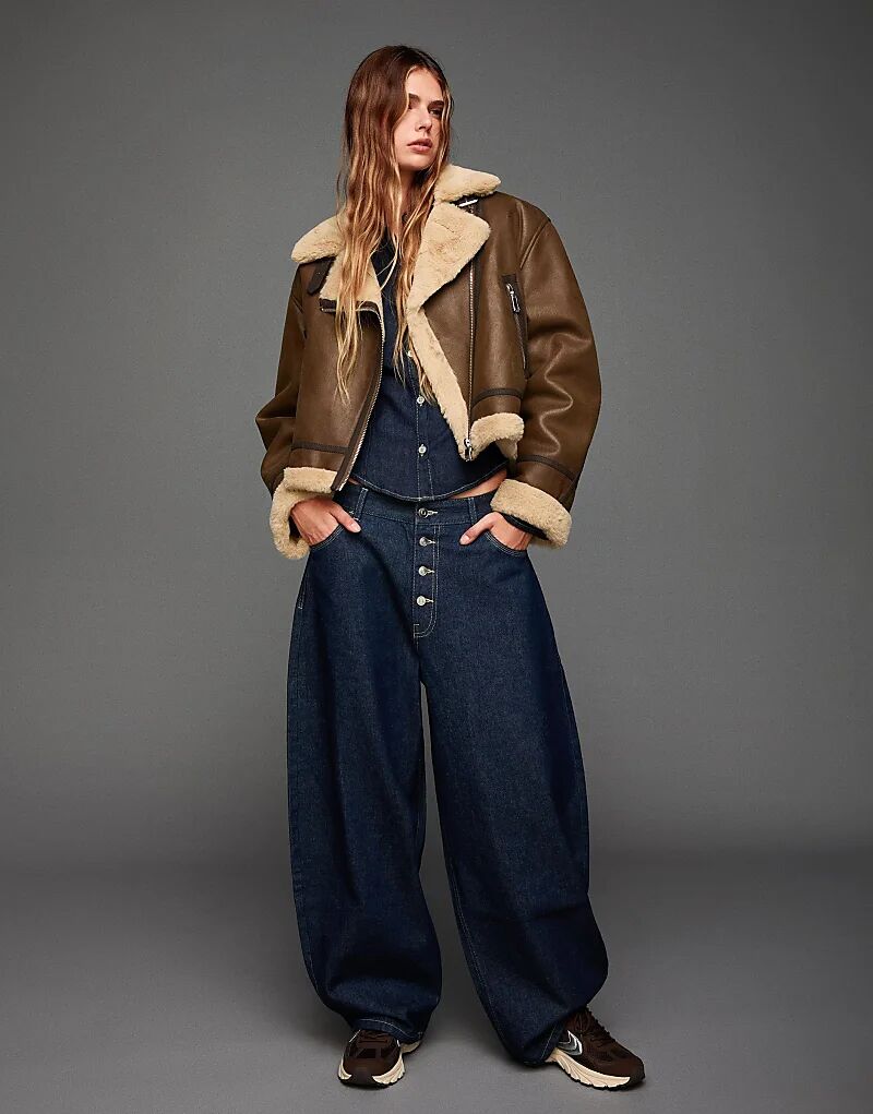 Двусторонняя куртка Bershka коричневого цвета
Двусторонняя куртка Bershka коричневого цвета