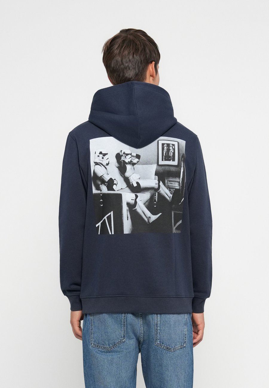 Толстовка Only & Sons ONSSTORMTROOPER HOODIE, Blue Nights/Dark Blue, Синий, Толстовка Only & Sons ONSSTORMTROOPER HOODIE, Blue Nights/Dark Blue
Толстовка Only & Sons ONSSTORMTROOPER HOODIE, Blue Nights/Dark Blue, Синий, Толстовка Only & Sons ONSSTORMTROOPER HOODIE, Blue Nights/Dark Blue