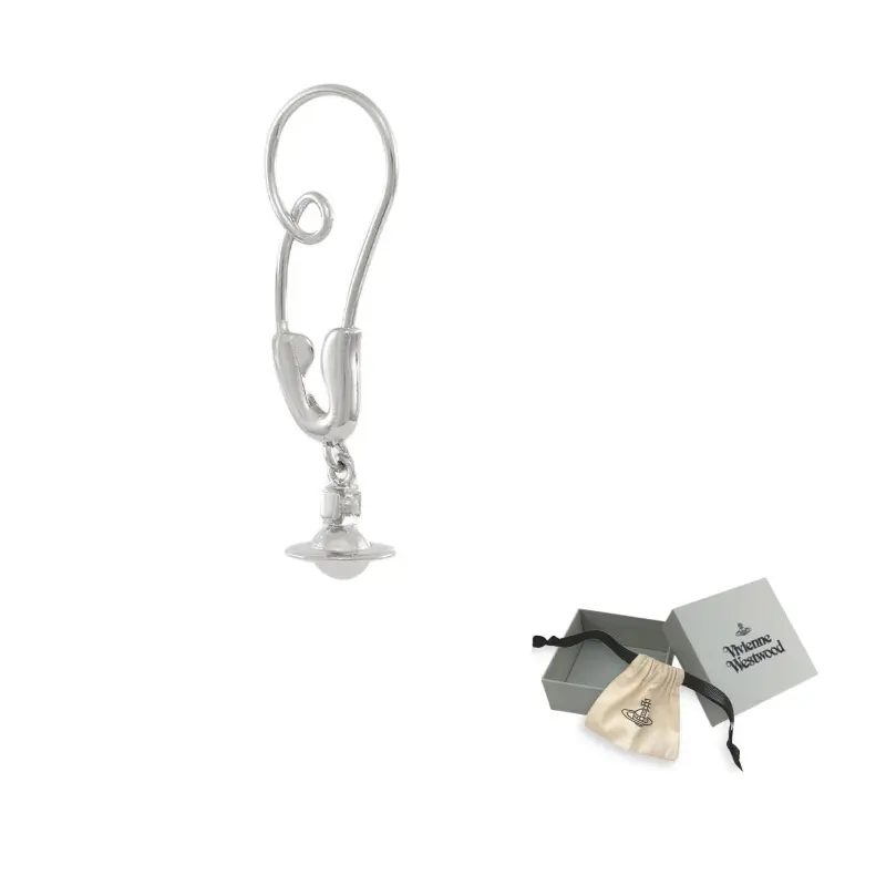 Большие серьги Maxima Vivienne Westwood
Большие серьги Maxima Vivienne Westwood