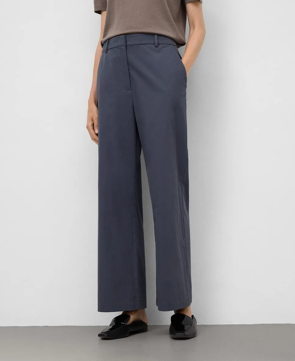 Женские прямые брюки-бермуды темно-серого цвета Adolfo Dominguez
Женские прямые брюки-бермуды темно-серого цвета Adolfo Dominguez