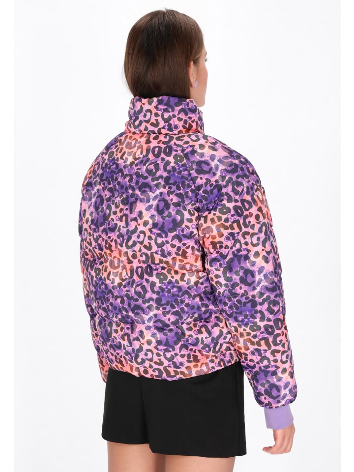 Женская куртка розового цвета с разноцветными вставками myMo at night
Женская куртка розового цвета с разноцветными вставками myMo at night