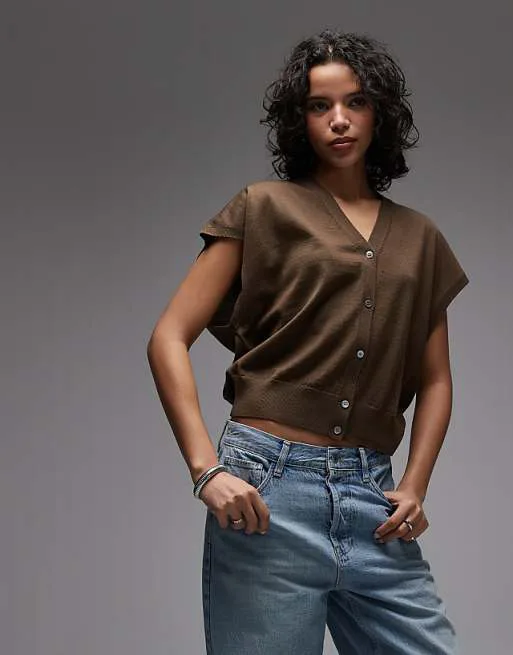 Темно-оливковый вязаный жилет из шерсти мериноса ARKET
Темно-оливковый вязаный жилет из шерсти мериноса ARKET