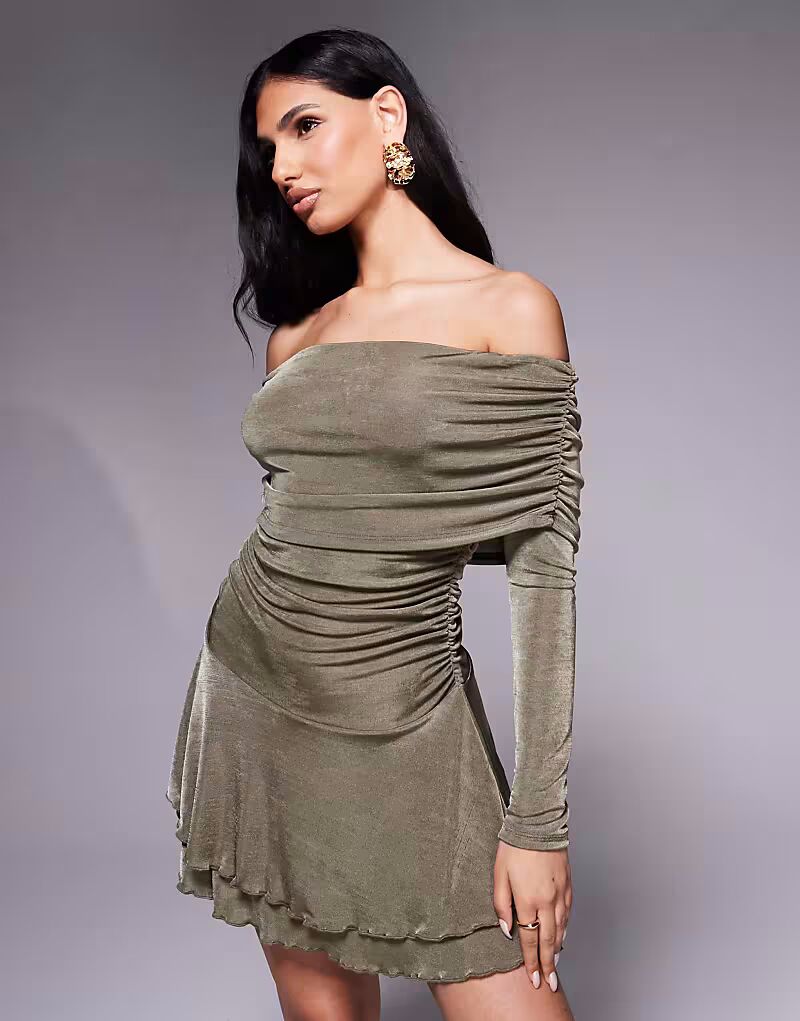 Мини-платье Aria Cove с глубоким вырезом и оборками на талии цвета хаки
Мини-платье Aria Cove с глубоким вырезом и оборками на талии цвета хаки