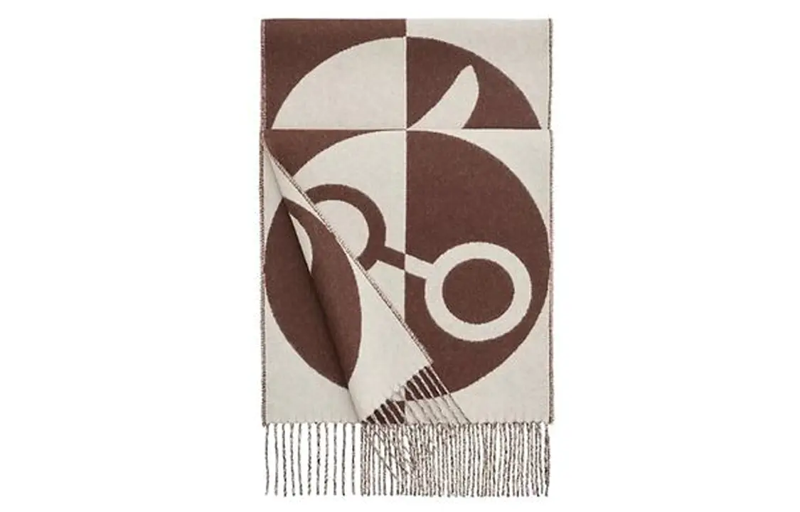 Шерстяной вязаный шарф женский HERMES
Шерстяной вязаный шарф женский HERMES