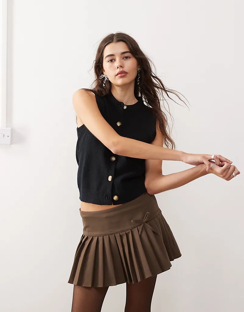 Топ из трикотажной пряжки Camira черного цвета Motel
Топ из трикотажной пряжки Camira черного цвета Motel