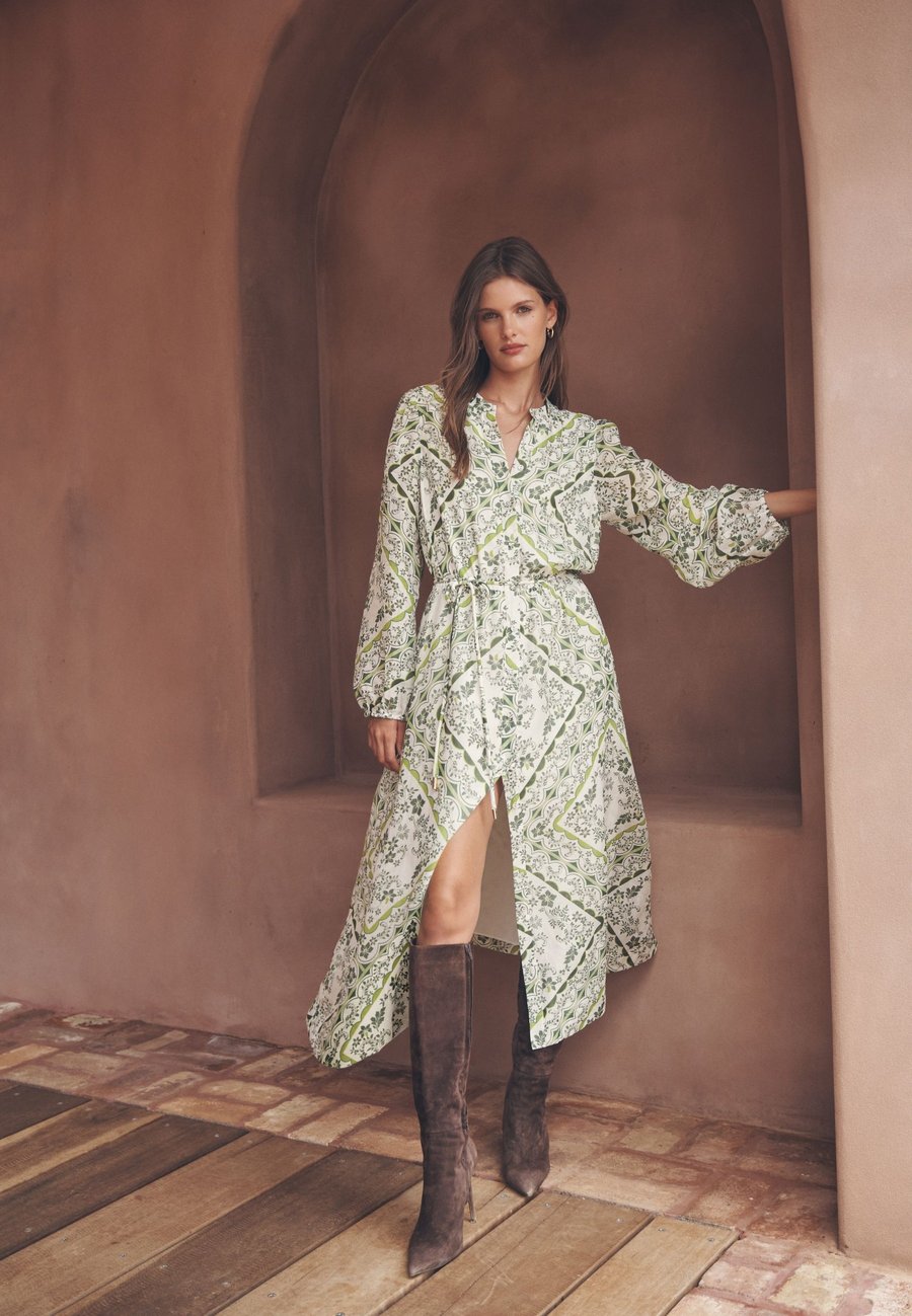 Платье Forever New PENELOPE MIDI DRESS, Green Penola Tile/Green
Платье Forever New PENELOPE MIDI DRESS, Green Penola Tile/Green