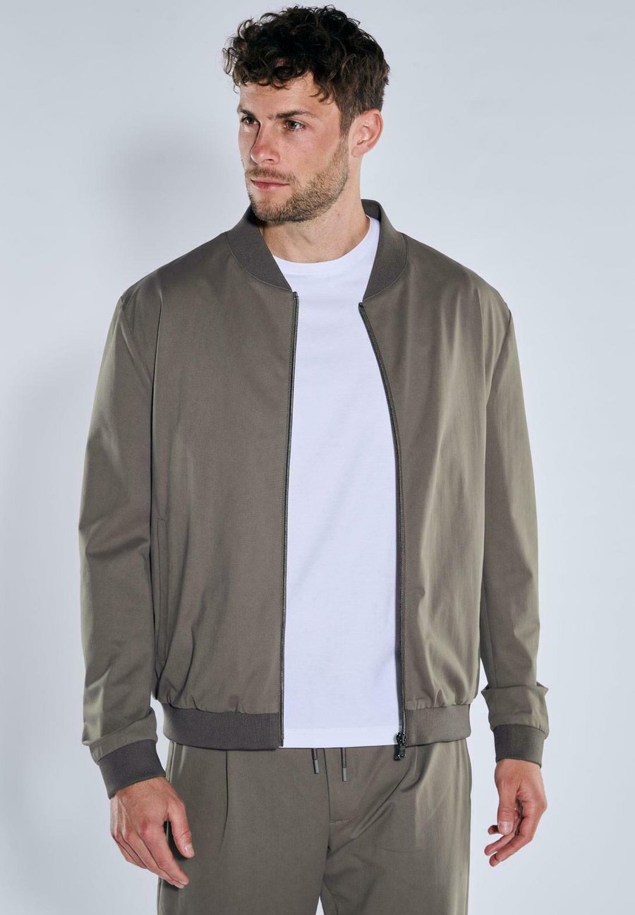 Куртка Emilio Adani Bomber Jacket, Braunbeige/Beige
Куртка Emilio Adani Bomber Jacket, Braunbeige/Beige