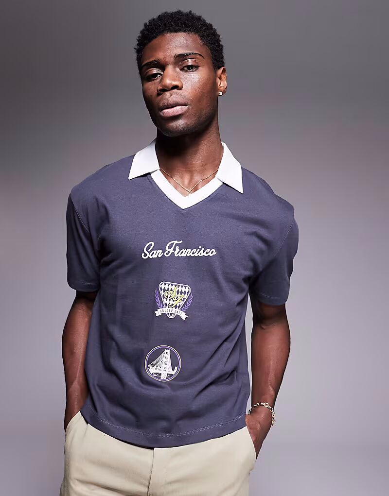 Рубашка-поло свободного кроя ASOS DESIGN темно-серого цвета со спортивным принтом спереди
Рубашка-поло свободного кроя ASOS DESIGN темно-серого цвета со спортивным принтом спереди