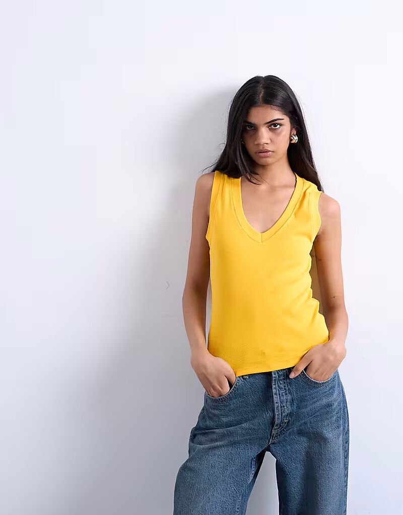 Топ без рукавов с глубоким V-образным вырезом оранжевого цвета Topshop
Топ без рукавов с глубоким V-образным вырезом оранжевого цвета Topshop