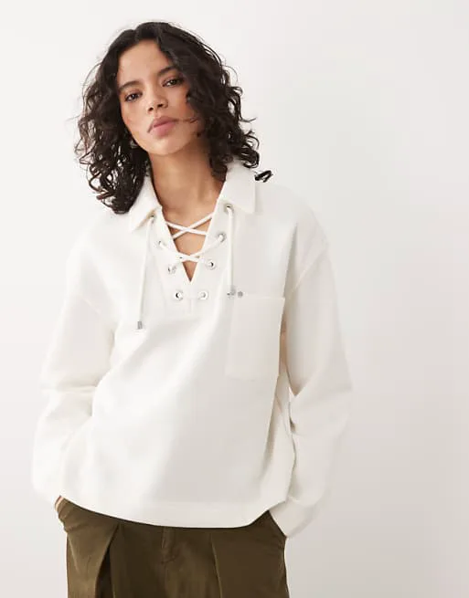 Бежевый вязаный свитшот на шнуровке Barbour Daya
Бежевый вязаный свитшот на шнуровке Barbour Daya