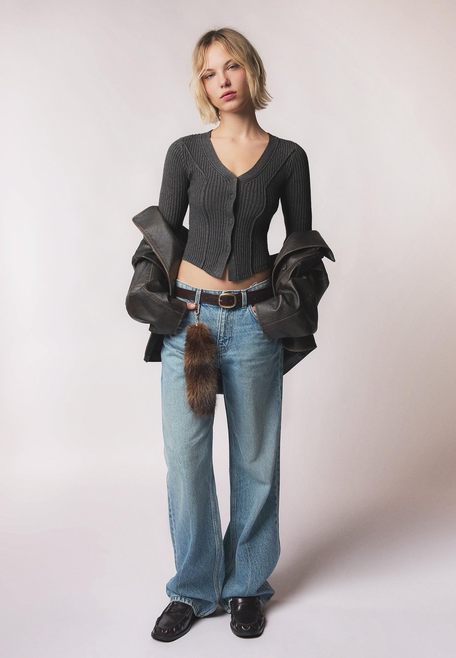 Кардиган Bershka Cardigan, Dark Grey
Кардиган Bershka Cardigan, Dark Grey