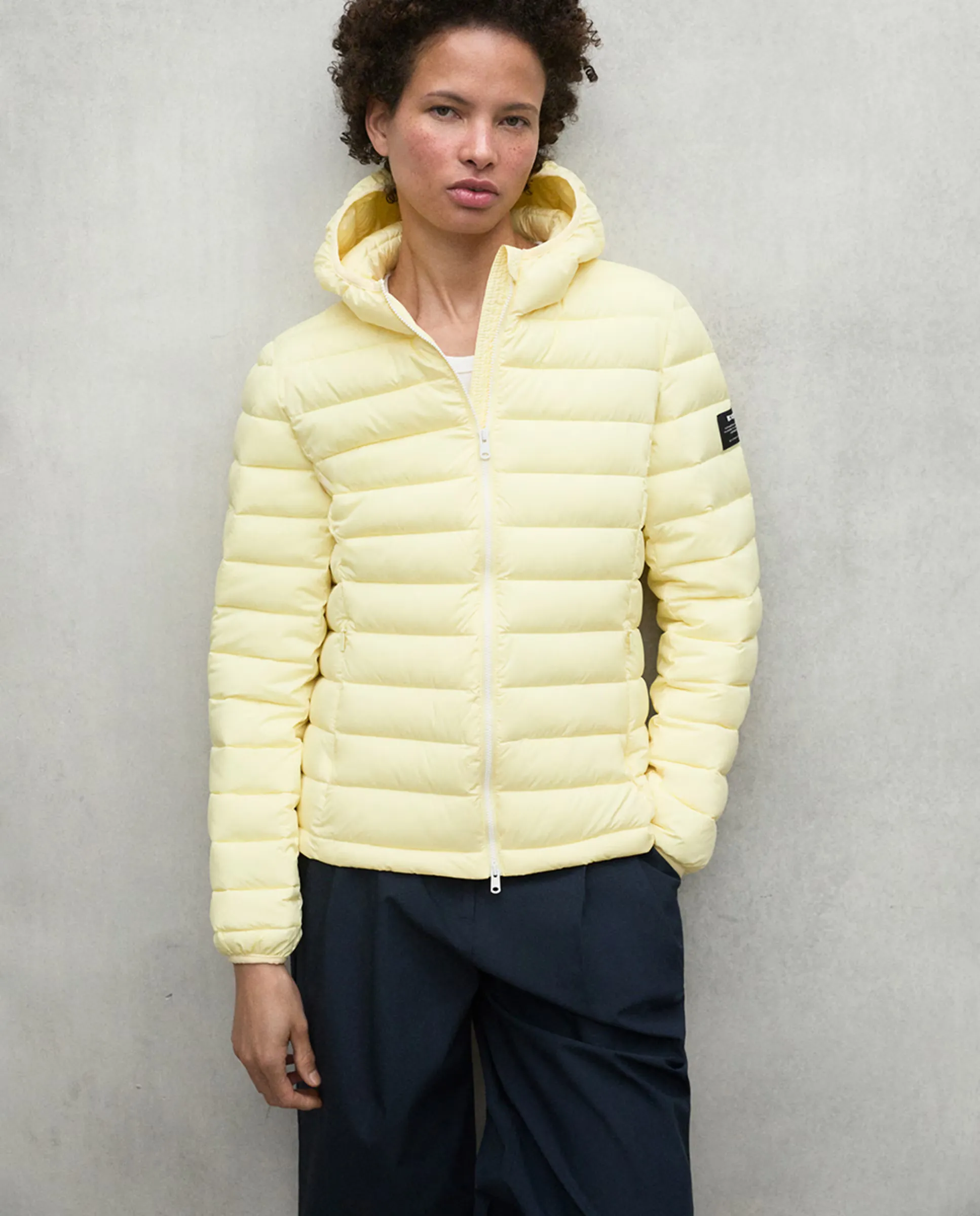Женская стеганая куртка на молнии с боковыми карманами Ecoalf, желтый
Женская стеганая куртка на молнии с боковыми карманами Ecoalf, желтый