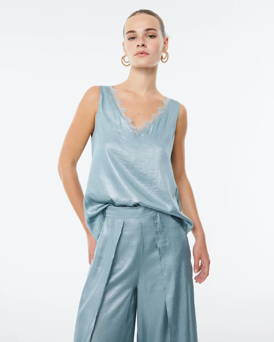 Женский топ с V-образным вырезом и кружевом Paz Torras, синий
Женский топ с V-образным вырезом и кружевом Paz Torras, синий