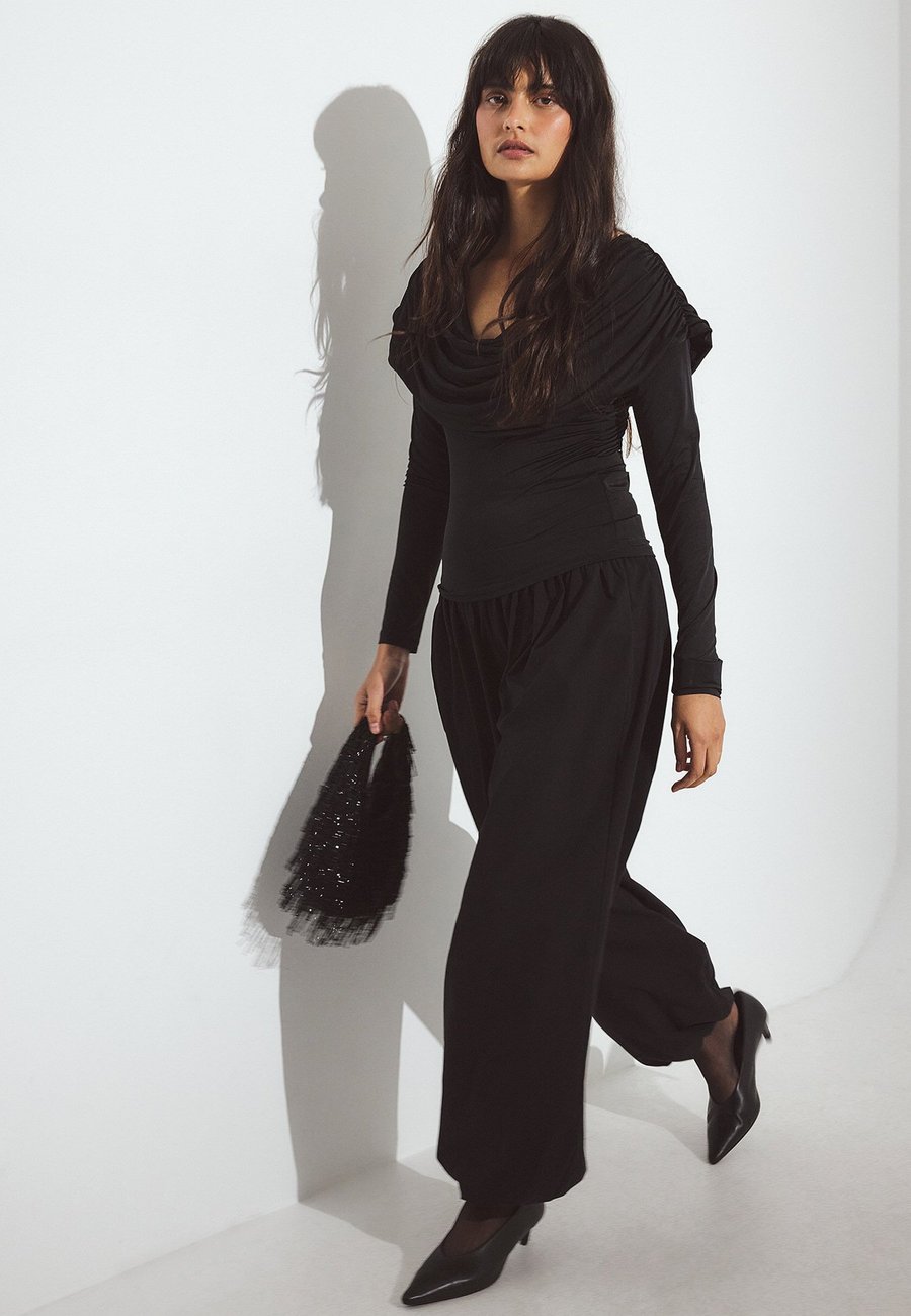 Топ NA-KD Long sleeved top, Black
Топ NA-KD Long sleeved top, Black