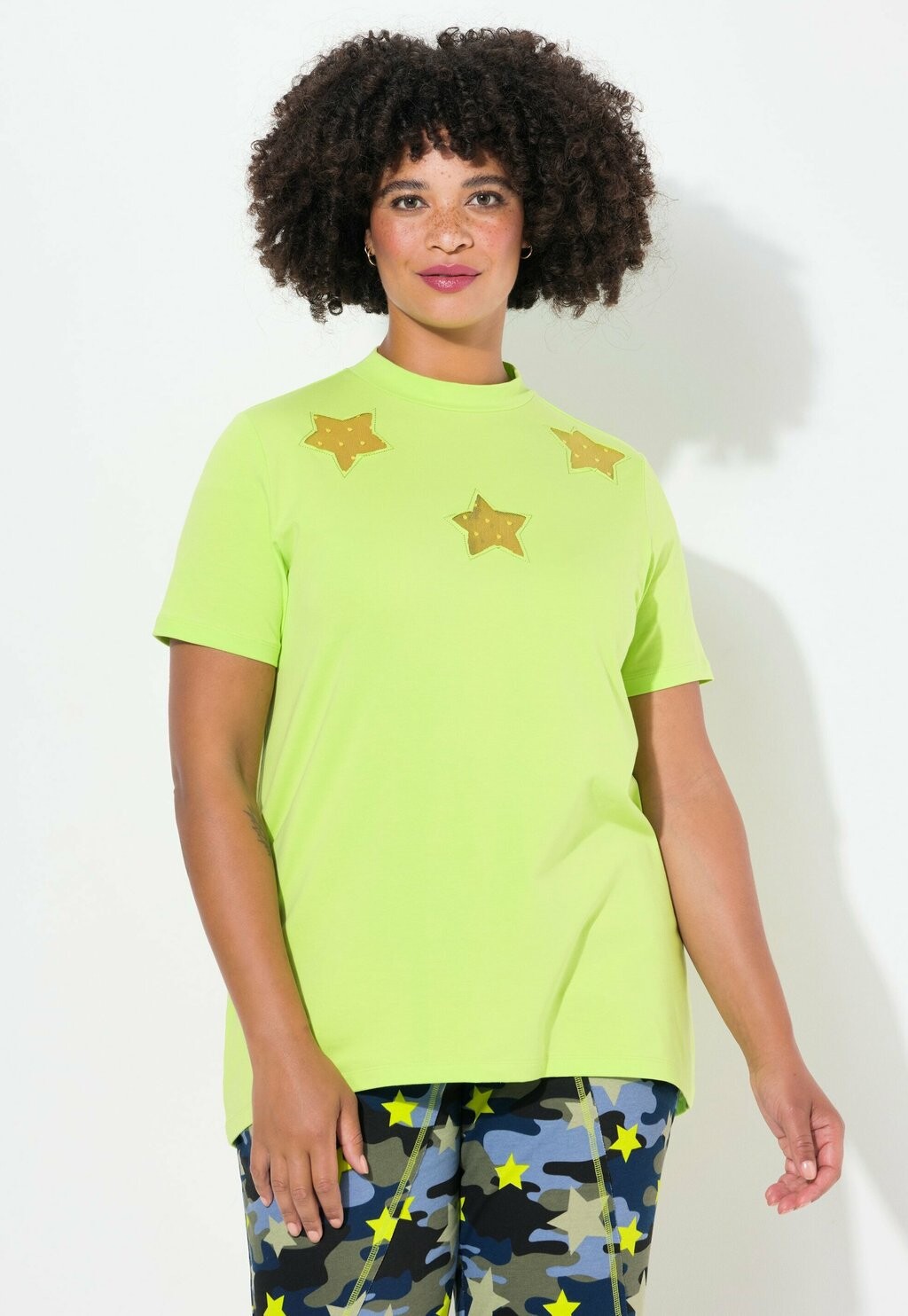 Футболка с принтом CUT-OUT STARS STAND-UP COLLAR Angel of Style, светло-зеленый 
Футболка с принтом CUT-OUT STARS STAND-UP COLLAR Angel of Style, светло-зеленый