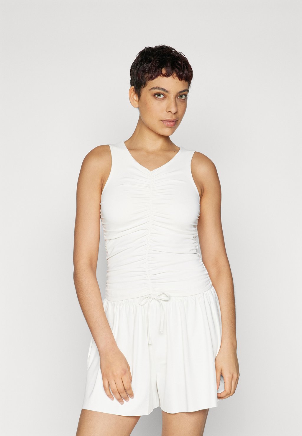 Топ ONPENYA SLIM SHORT ONLY Play, молочный
Топ ONPENYA SLIM SHORT ONLY Play, молочный