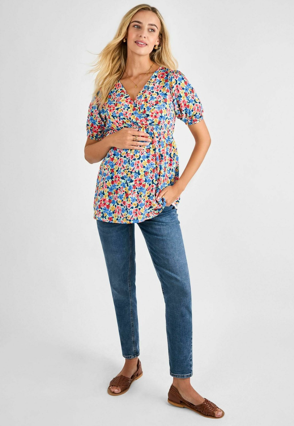 Блуза MATERNITY FIT - FLORAL V-NECK JoJo Maman Bébé, белый 
Блуза MATERNITY FIT - FLORAL V-NECK JoJo Maman Bébé, белый