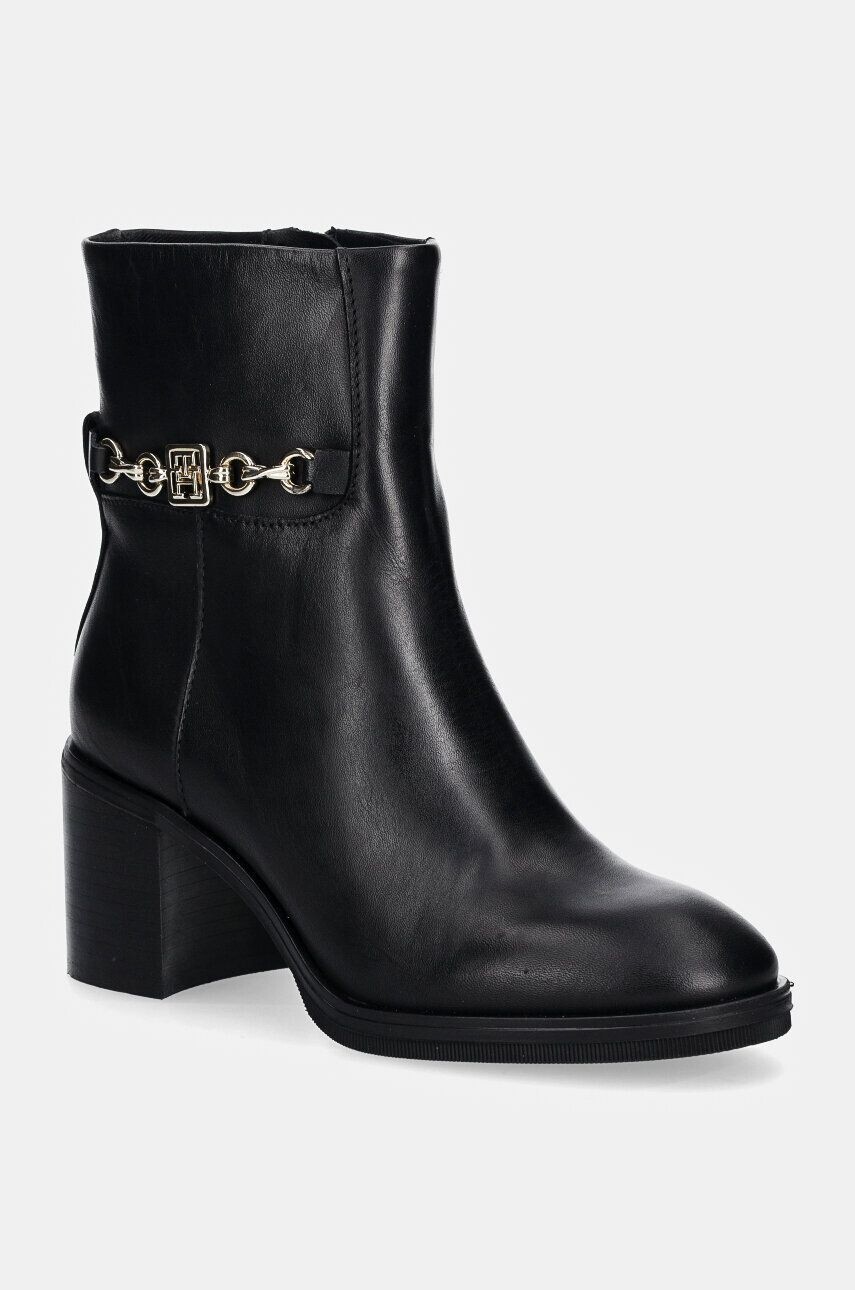 Кожаные ботильоны Tommy Hilfiger TH CHAIN LEATHER BOOTIE на среднем каблуке, черный
Кожаные ботильоны Tommy Hilfiger TH CHAIN LEATHER BOOTIE на среднем каблуке, черный
