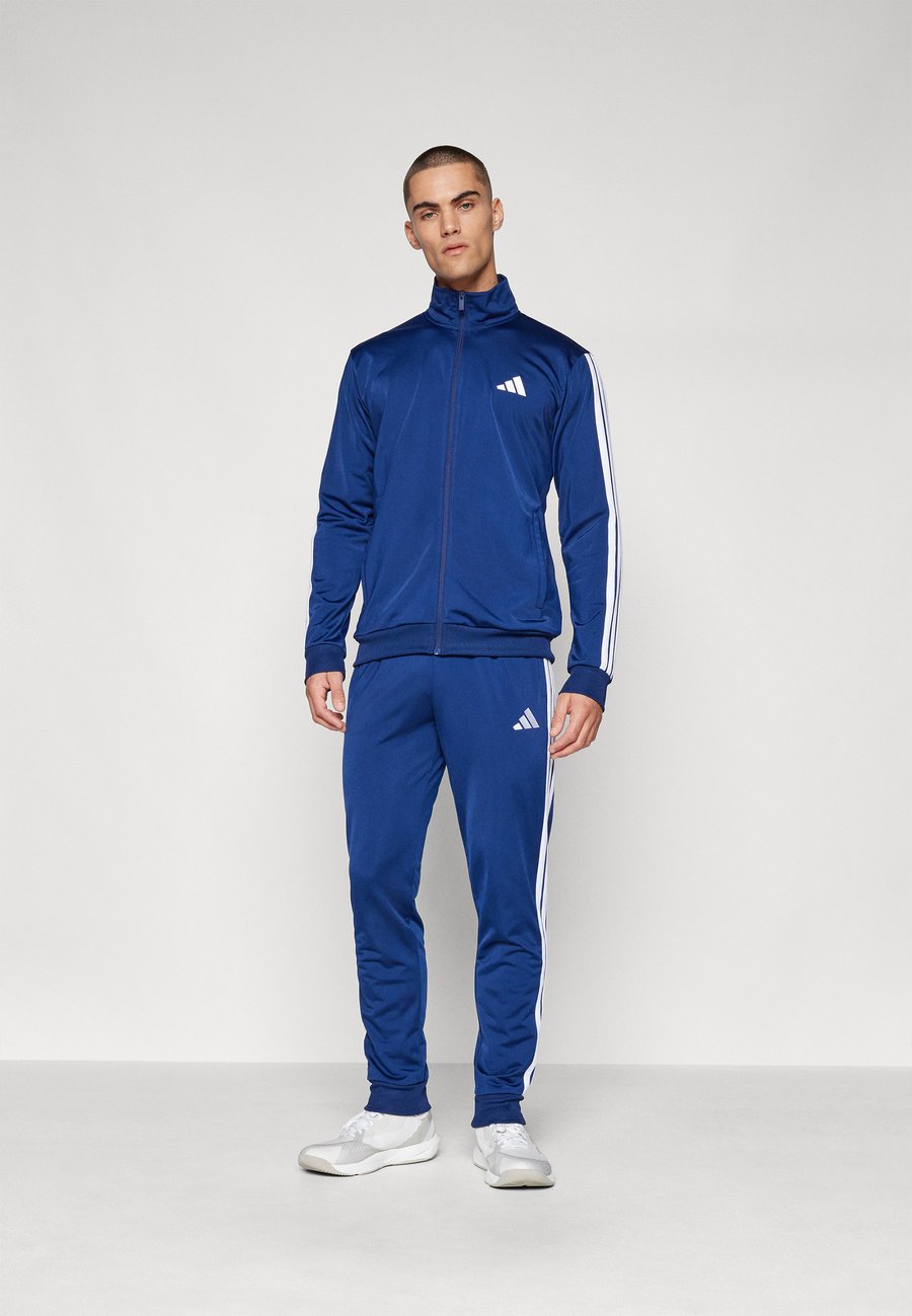 Спортивный костюм Adidas Sportswear M 3S TR TT TS SET, Dark Blue
Спортивный костюм Adidas Sportswear M 3S TR TT TS SET, Dark Blue