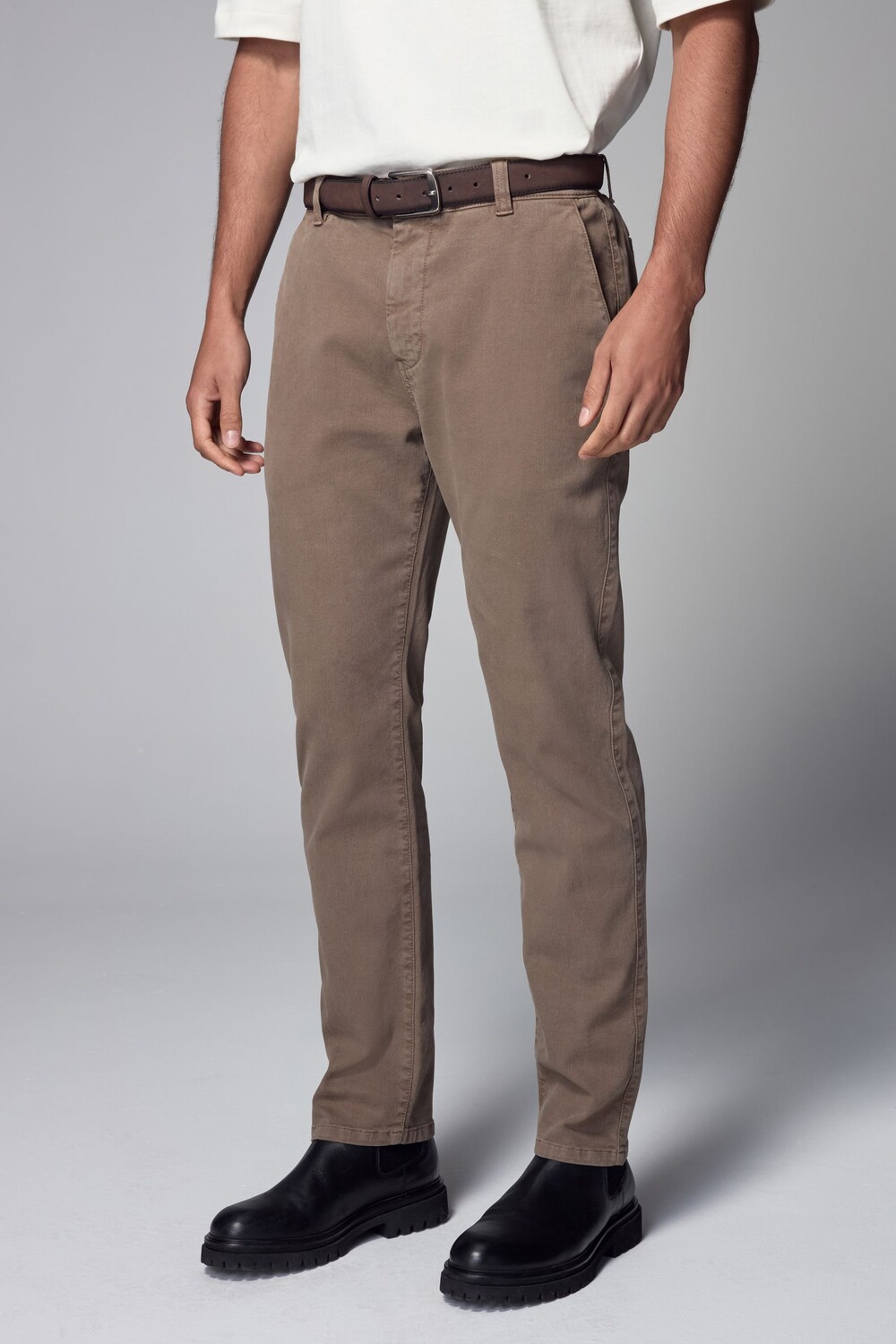 Мягкие на ощупь текстурированные брюки с поясом Next, коричневый
Мягкие на ощупь текстурированные брюки с поясом Next, коричневый