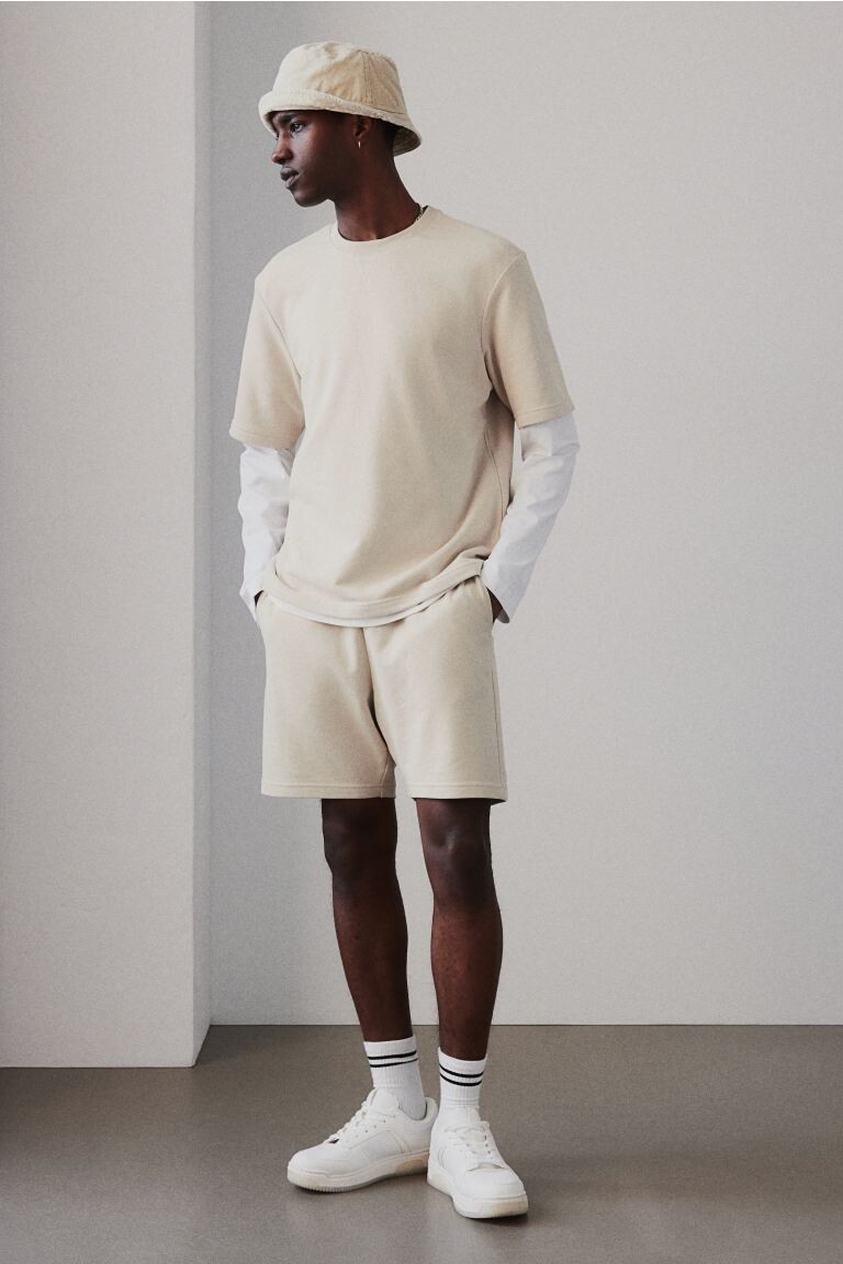 Спортивные шорты стандартного кроя H&M, бежевый
Спортивные шорты стандартного кроя H&M, бежевый