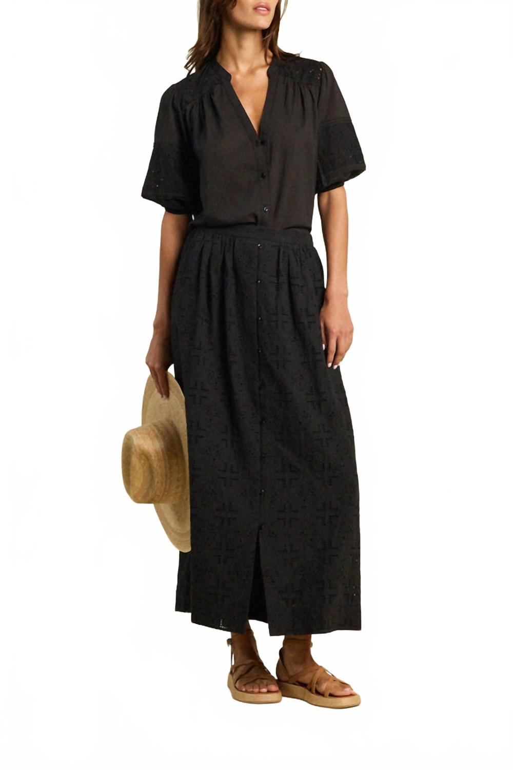 Лизат юбка с ажурными вставками в черном цвете платочного кроя TROVATA
Лизат юбка с ажурными вставками в черном цвете платочного кроя TROVATA