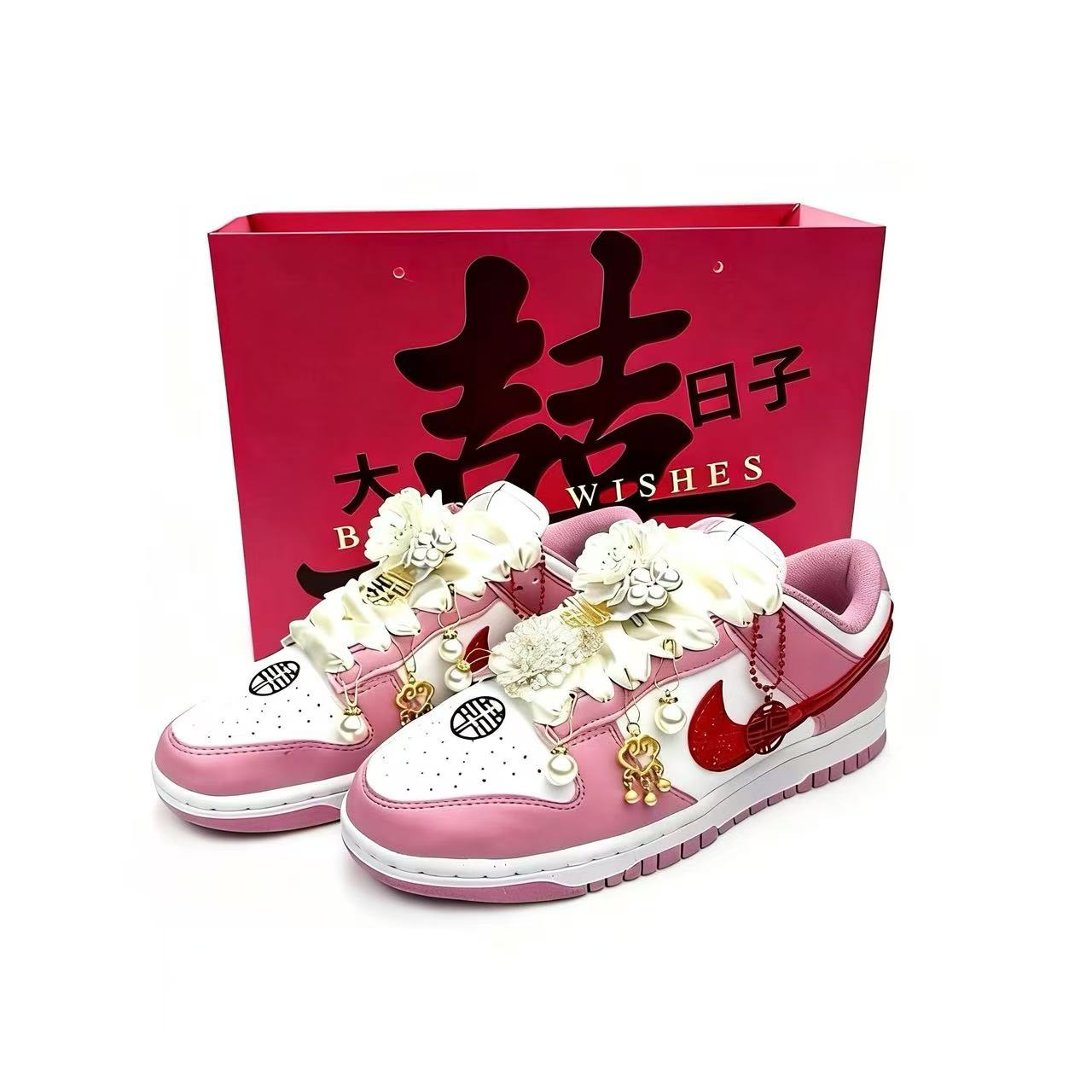 Dunk Princess, наслаждайтесь! В комплекте сумка для покупок Амортизация, износостойкость, поддержка, низкий верх Nike, розовый
Dunk Princess, наслаждайтесь! В комплекте сумка для покупок Амортизация, износостойкость, поддержка, низкий верх Nike, розовый