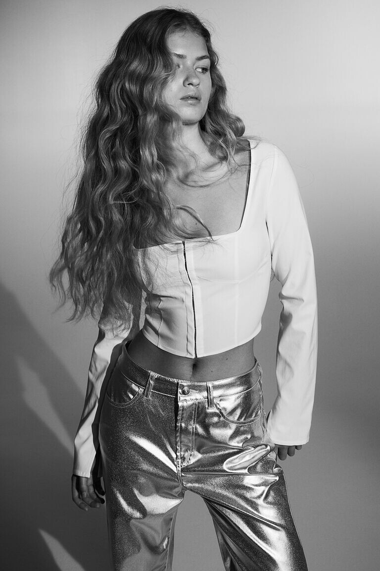 Топ с квадратным вырезом H&M, бежевый 
Топ с квадратным вырезом H&M, бежевый