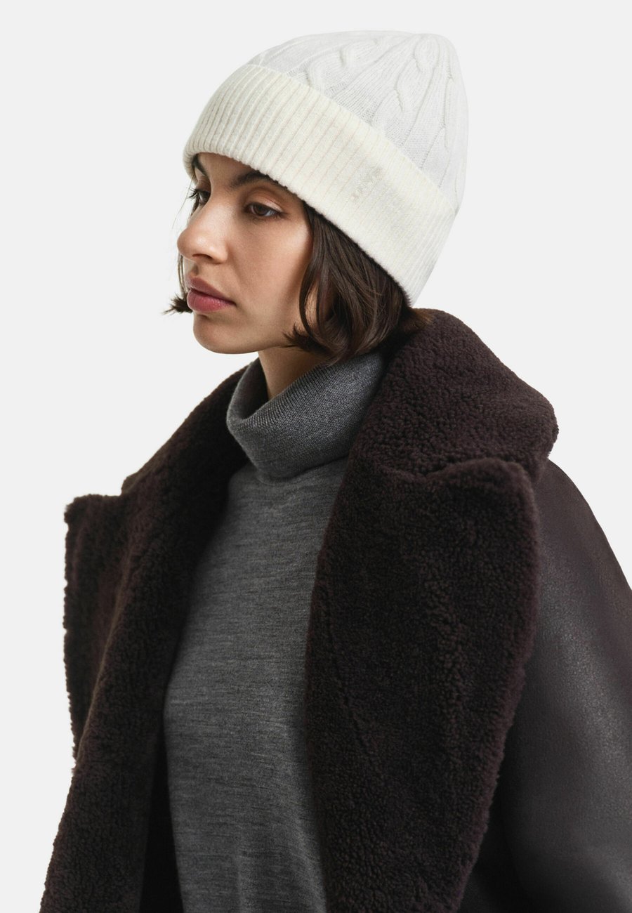 Шапка GANT CABLE KNIT, Cream/Beige
Шапка GANT CABLE KNIT, Cream/Beige
