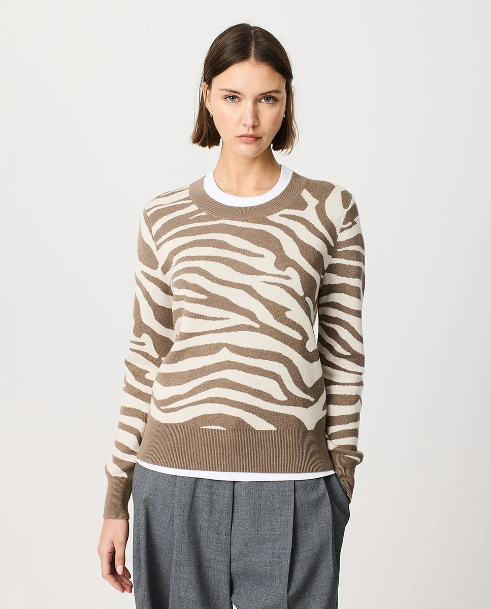 Женский свитер с круглым вырезом с жаккардом в виде зебры Escorpion, темно-коричневый
Женский свитер с круглым вырезом с жаккардом в виде зебры Escorpion, темно-коричневый