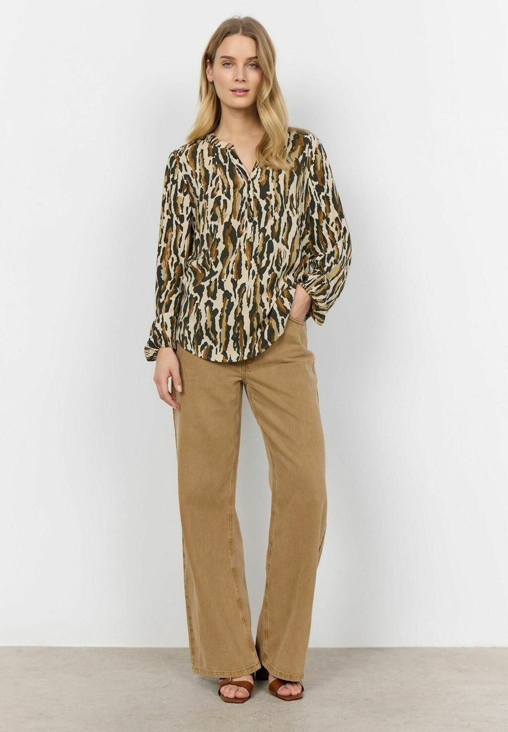 Блуза IONA Soyaconcept, оливковый
Блуза IONA Soyaconcept, оливковый