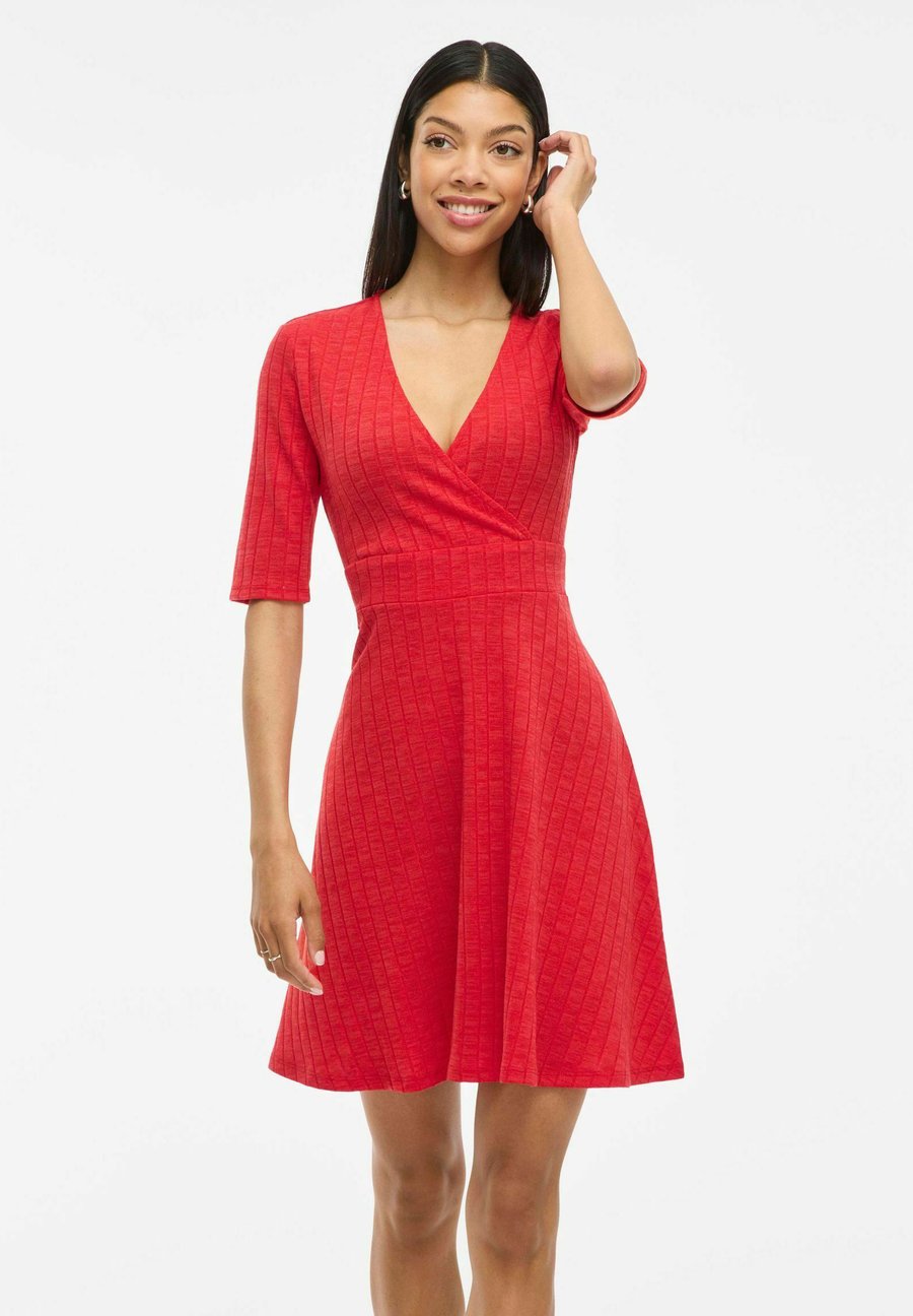 Платье VILA VIMILJA KURZÄRMELIGES, Racing Red/Mottled Red
Платье VILA VIMILJA KURZÄRMELIGES, Racing Red/Mottled Red