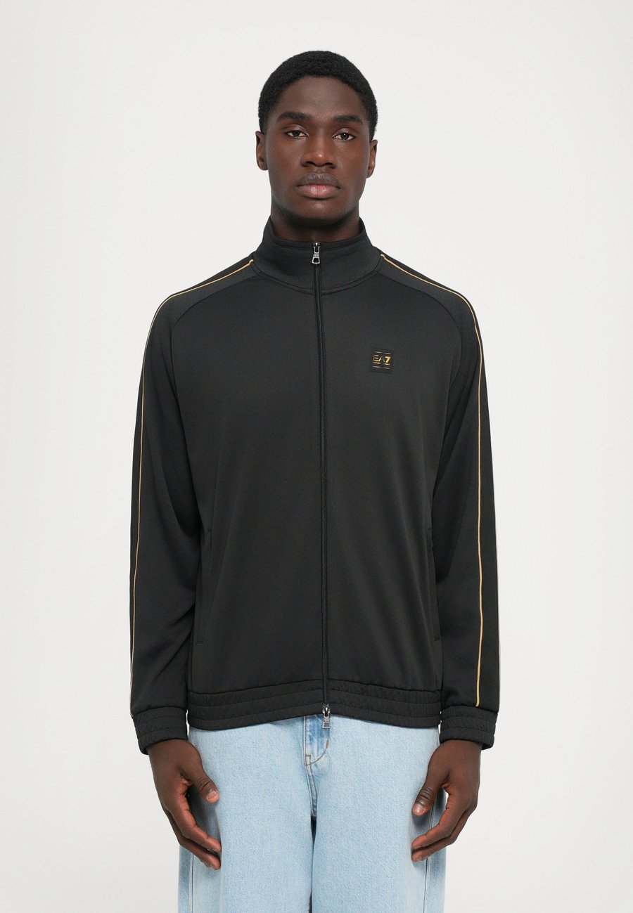Толстовка EA7 Emporio Armani TRAIN SOCCER, Black
Толстовка EA7 Emporio Armani TRAIN SOCCER, Black