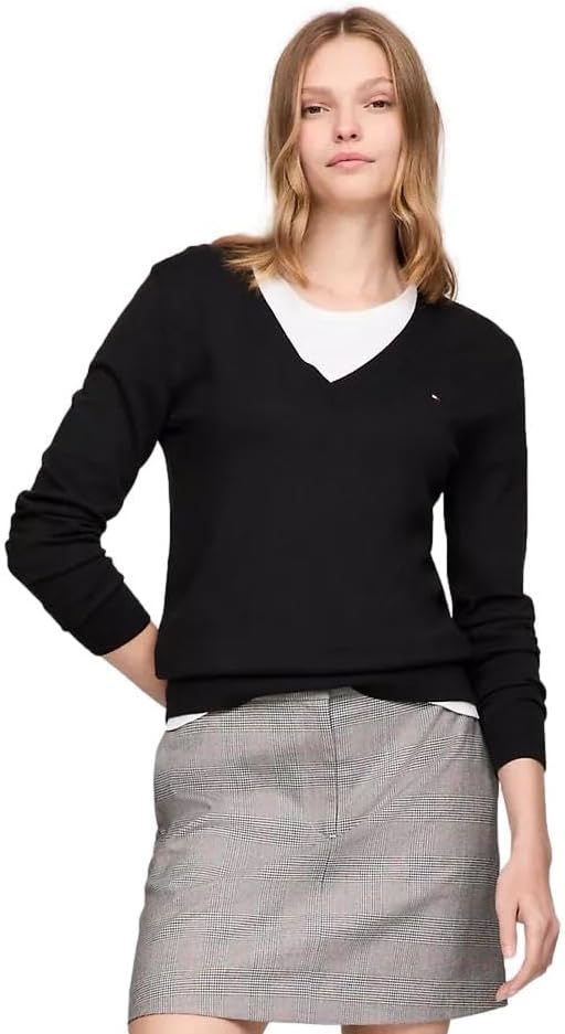 Женский легкий свитер Tommy Hilfiger Classic Fit с V-образным вырезом, Basic Black.
Женский легкий свитер Tommy Hilfiger Classic Fit с V-образным вырезом, Basic Black.
