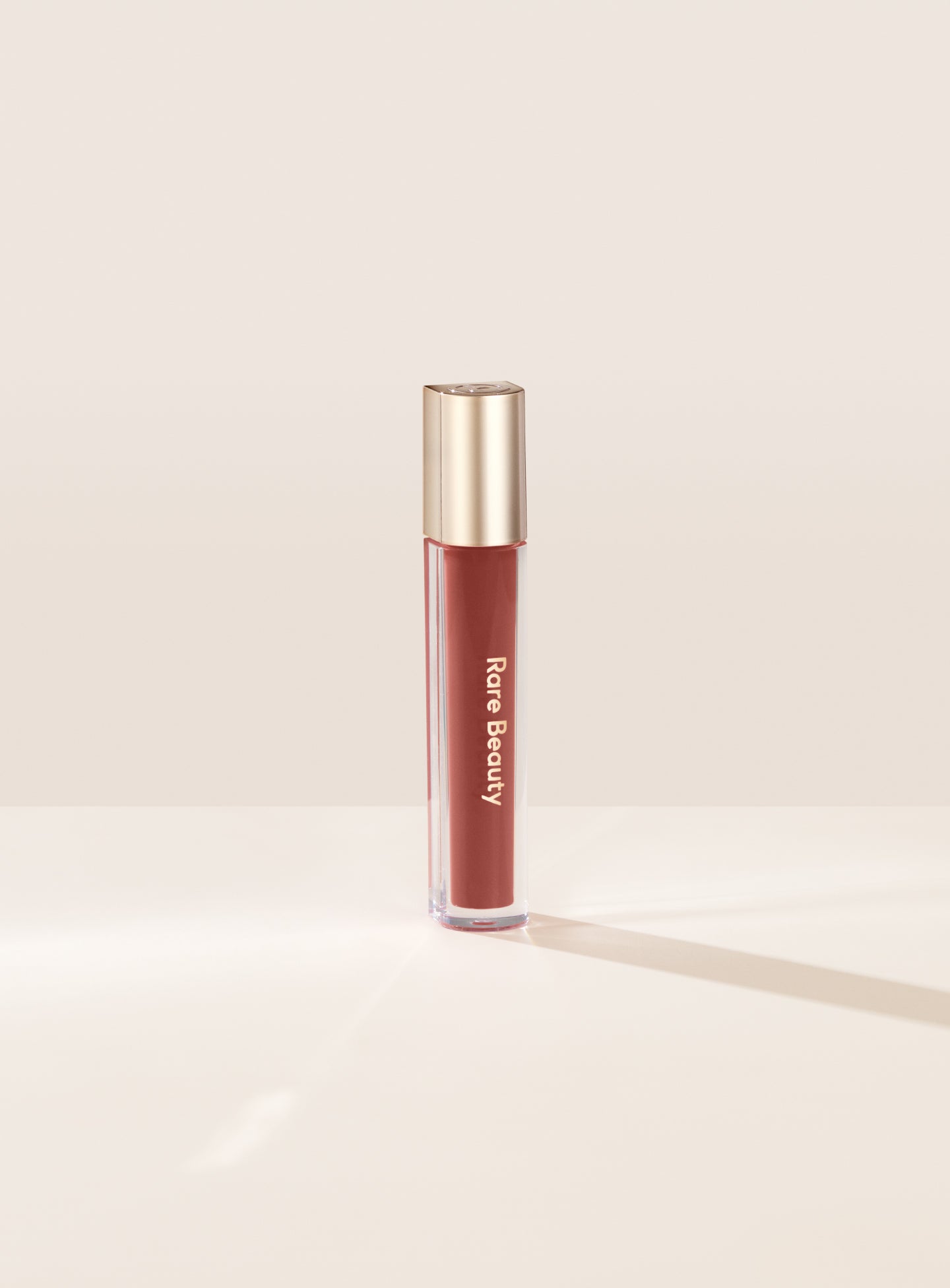 Блестящий бальзам для губ Stay Vulnerable Rare Beauty, цвет nearly neutral/soft neutral pink, 3.8 мл
Блестящий бальзам для губ Stay Vulnerable Rare Beauty, цвет nearly neutral/soft neutral pink, 3.8 мл