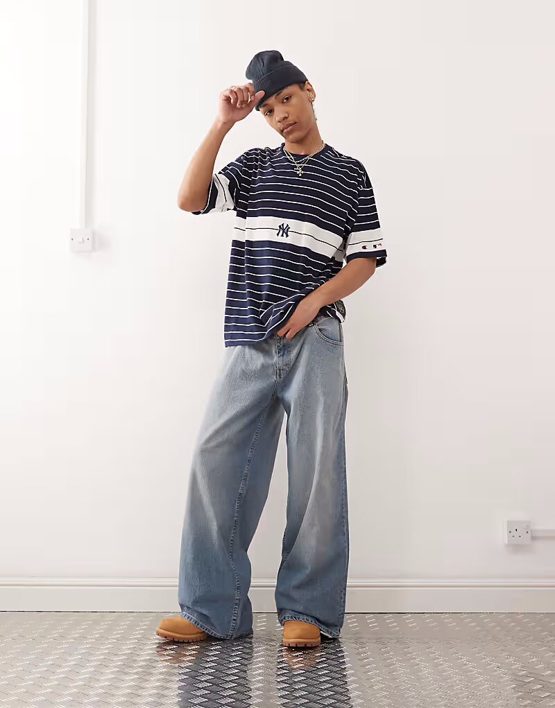 Футболка Champion в полоску с логотипом NY темно-синего цвета
Футболка Champion в полоску с логотипом NY темно-синего цвета